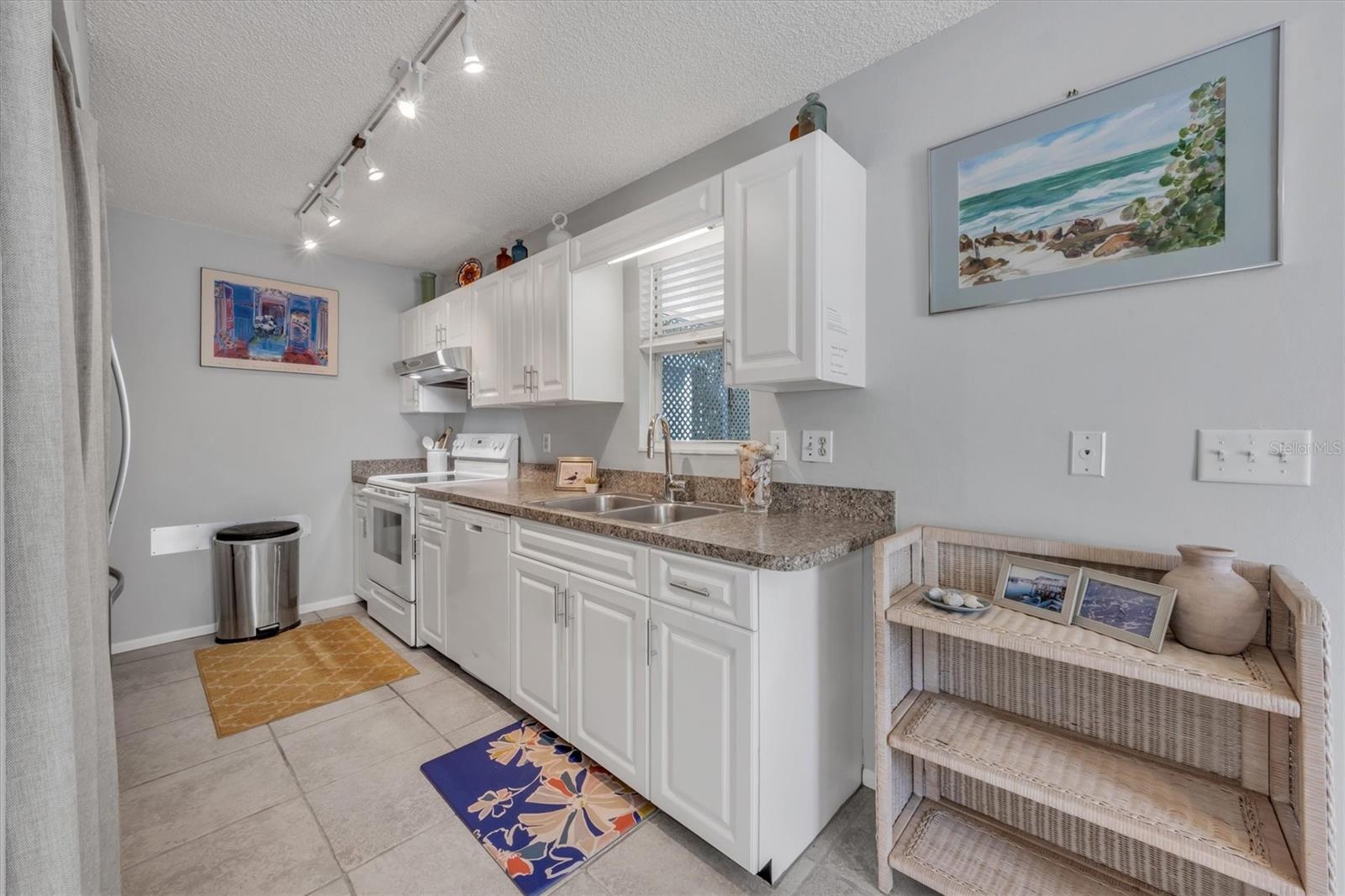 235 64TH ST, HOLMES BEACH, FL, 34217
