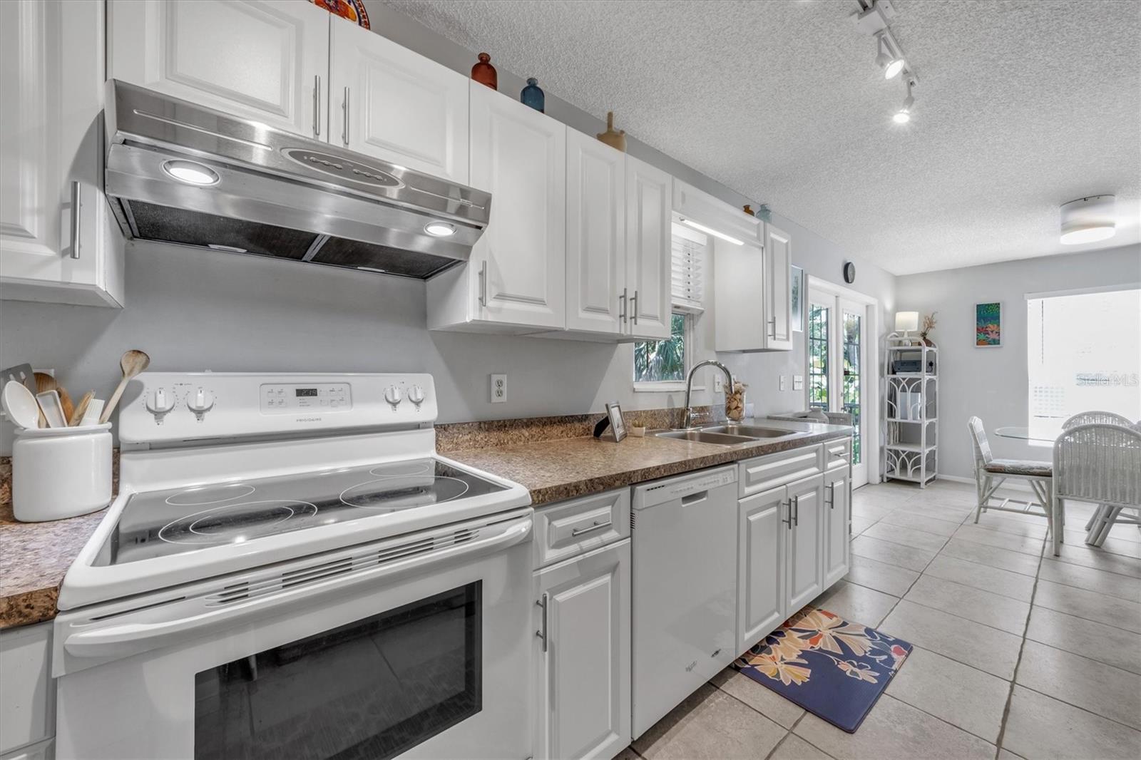 235 64TH ST, HOLMES BEACH, FL, 34217