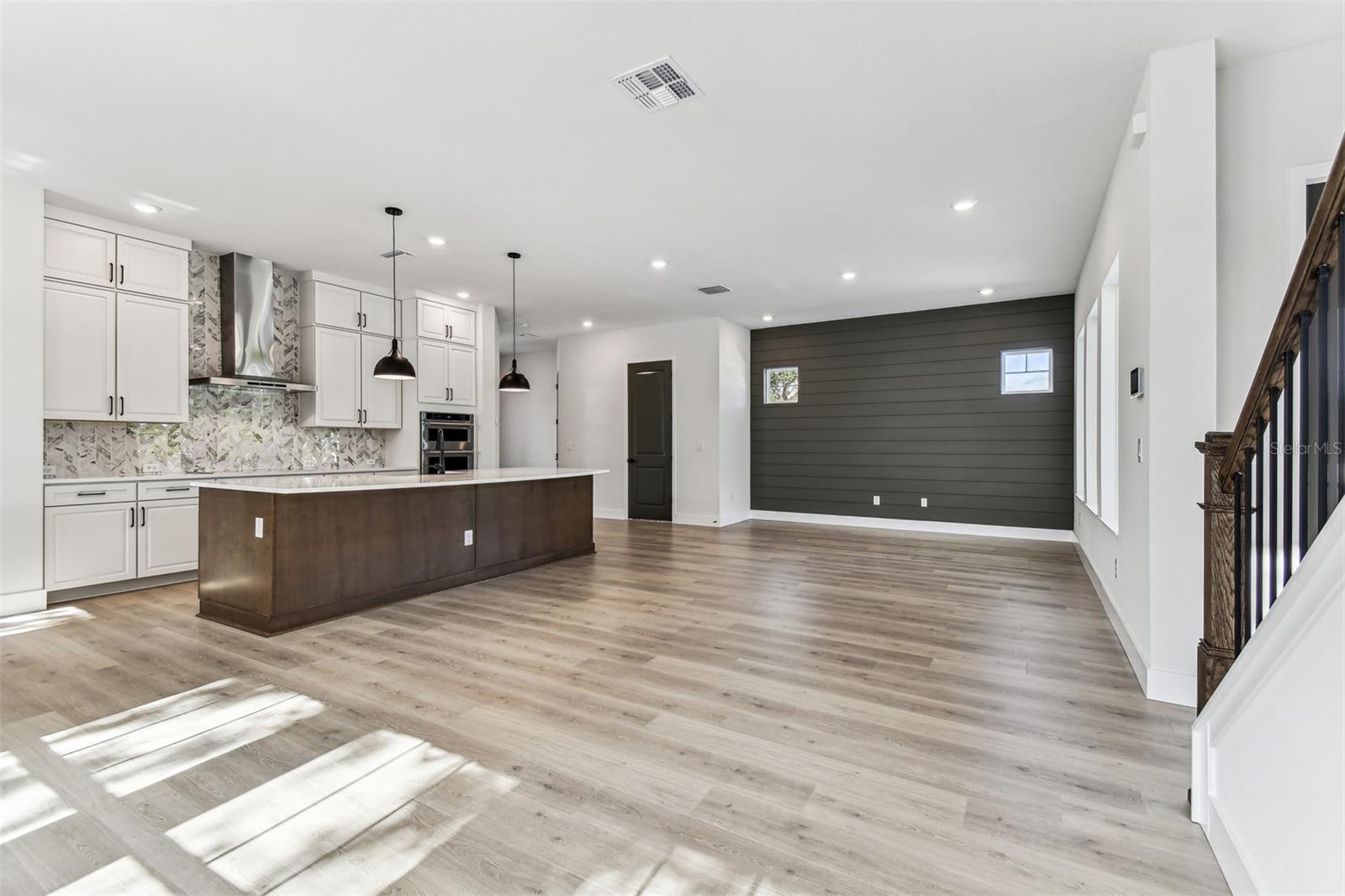 441 42ND AVE NE, ST PETERSBURG, FL, 33703