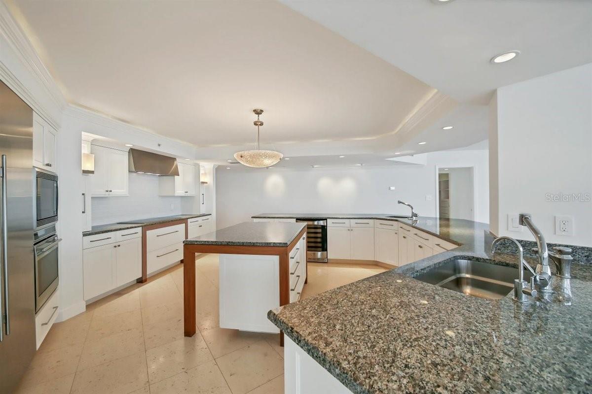 988 BLVD OF THE ARTS BLVD #1617, SARASOTA, FL, 34236