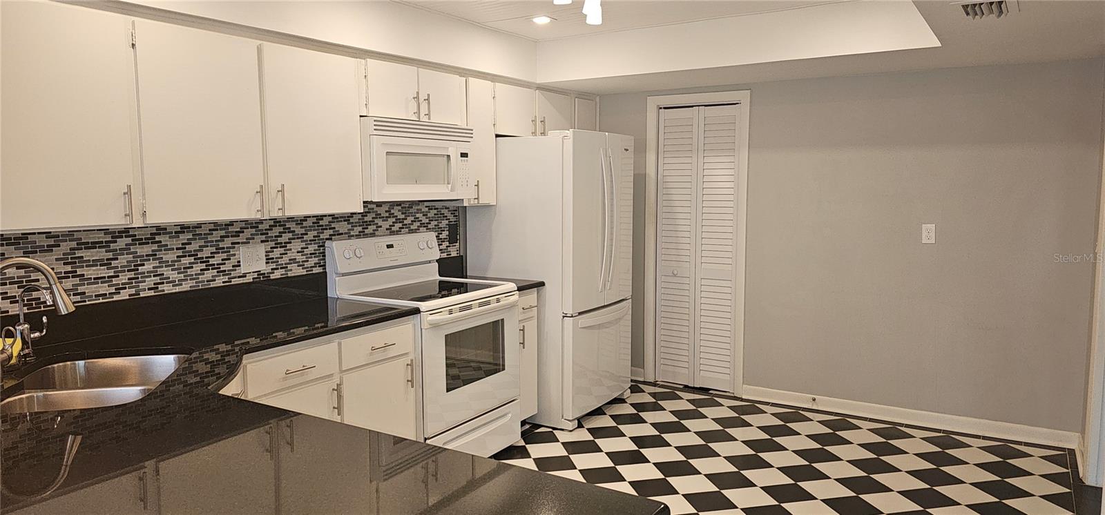 225 COUNTRY CLUB DR #1303, LARGO, FL, 33771