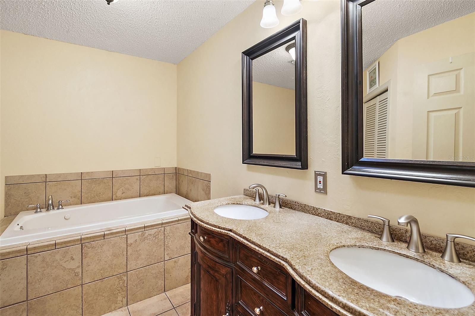 9908 FAIRWAY CIR, LEESBURG, FL, 34788
