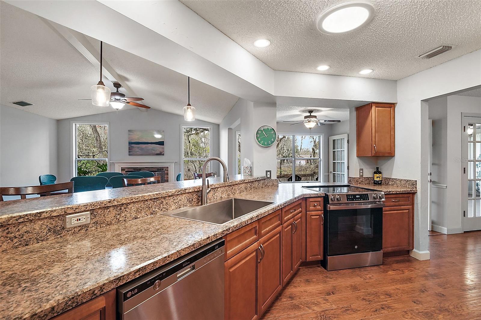 9908 FAIRWAY CIR, LEESBURG, FL, 34788