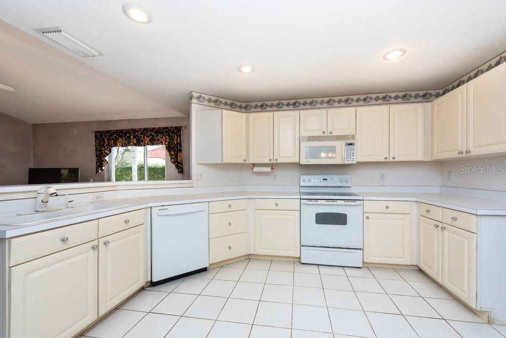 5147 STERLING MANOR DR, TAMPA, FL, 33647
