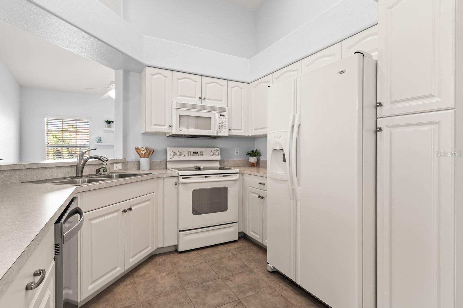 200 MIRABELLA CIR #201, VENICE, FL, 34292