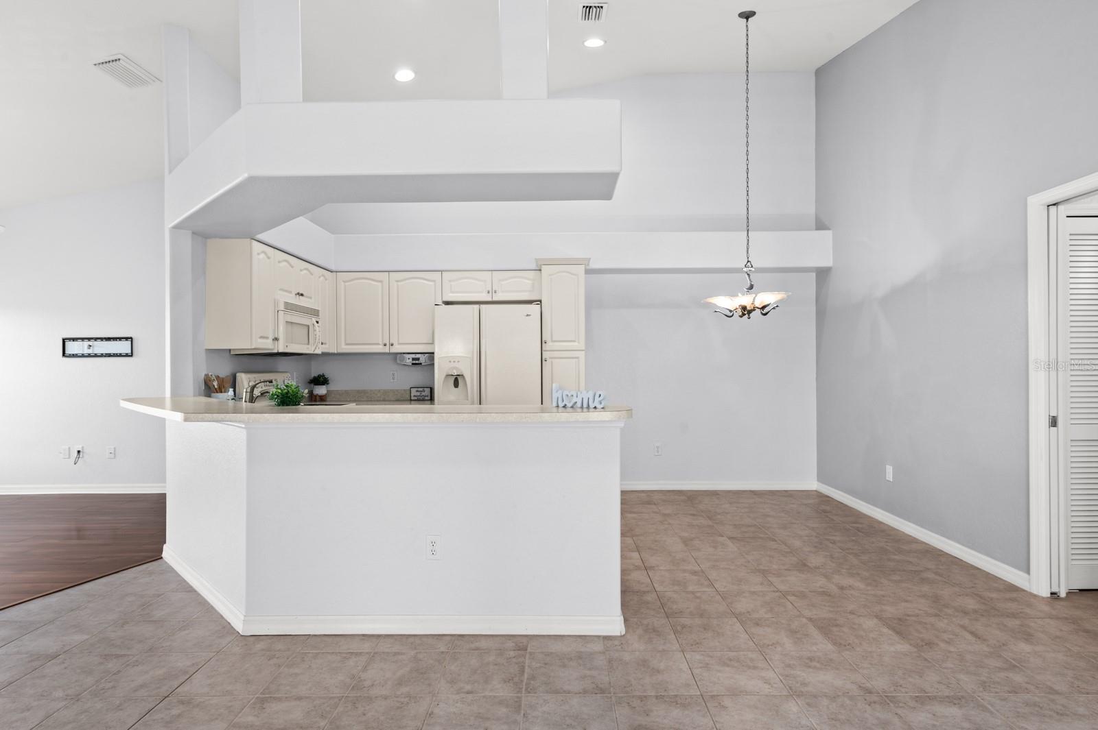 200 MIRABELLA CIR #201, VENICE, FL, 34292