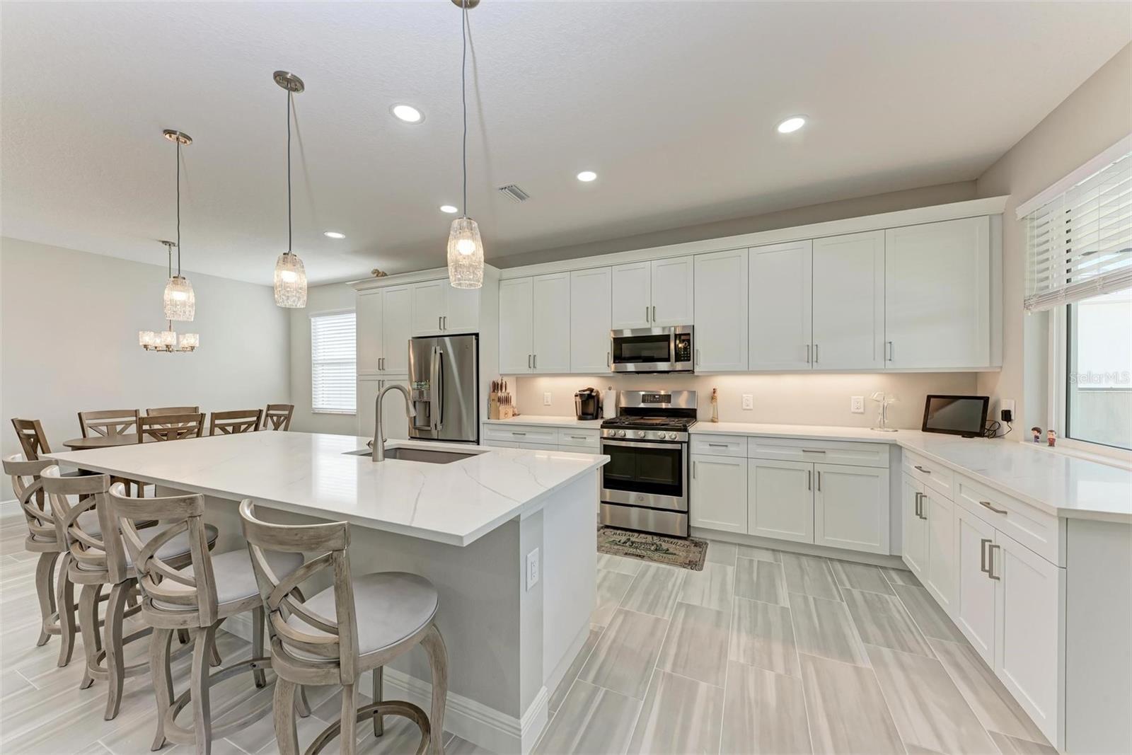 8112 SLIPWAY DR, SARASOTA, FL, 34240