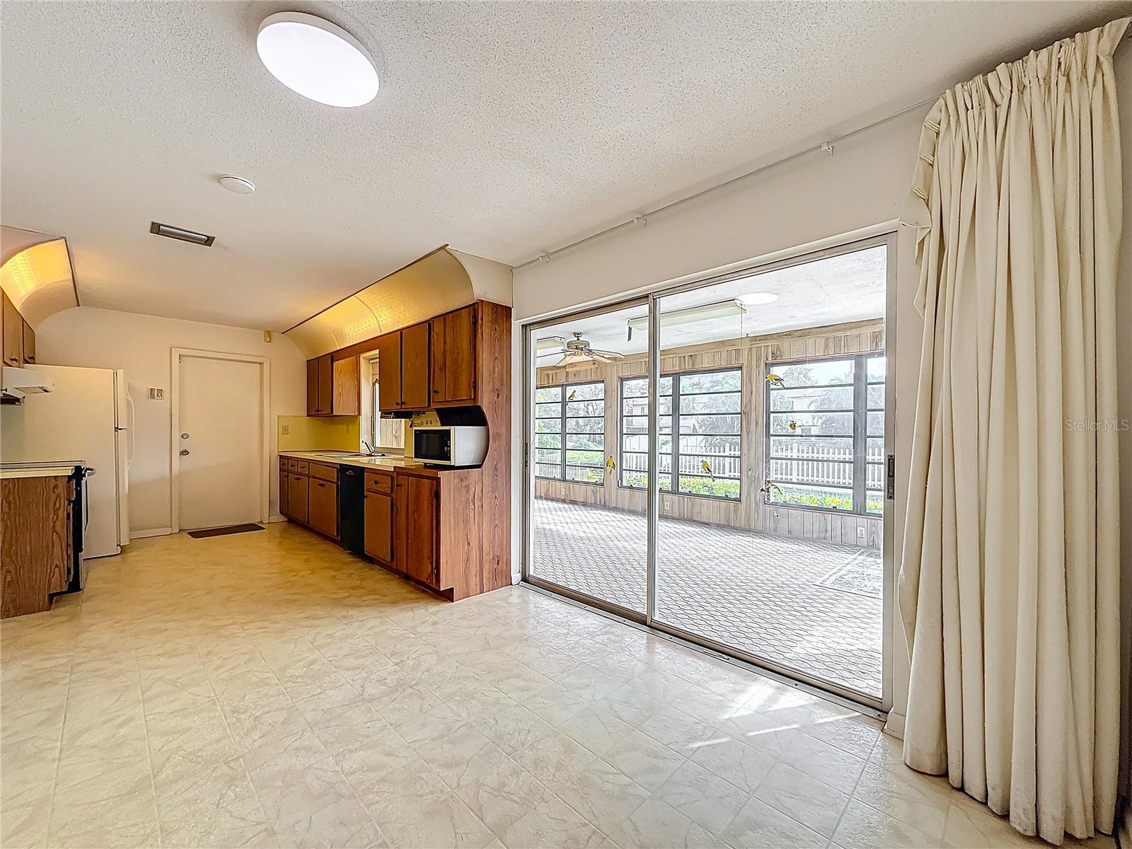 250 LAKE DR, COCONUT CREEK, FL, 33066
