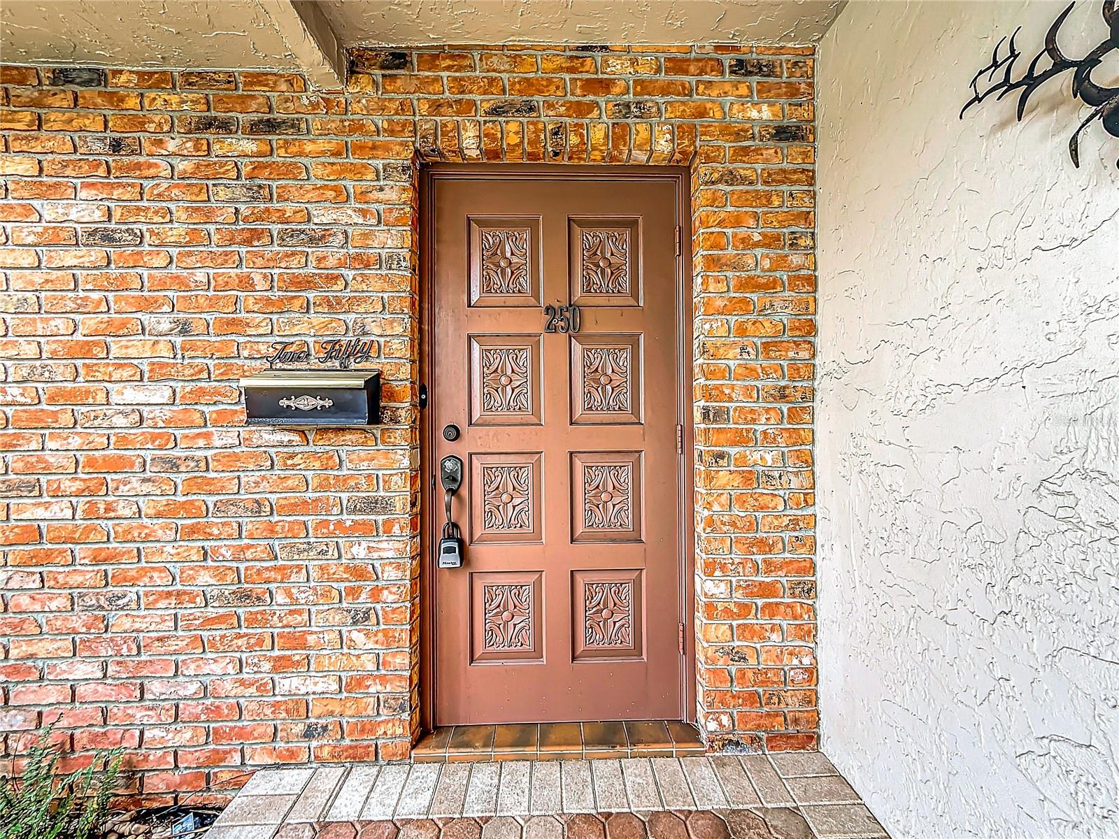 250 LAKE DR, COCONUT CREEK, FL, 33066