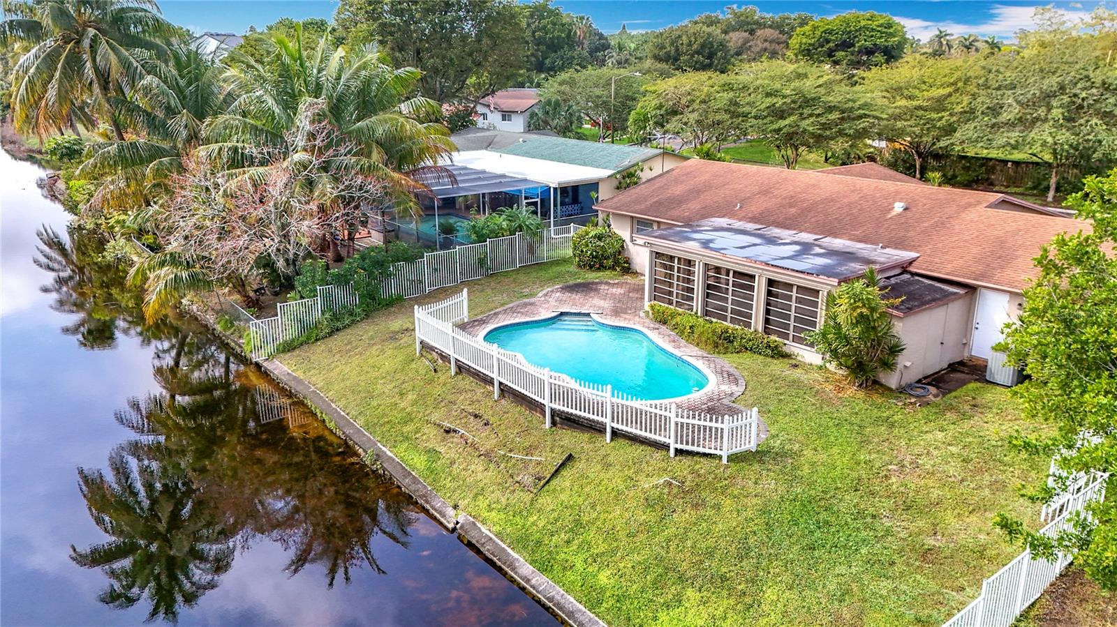 250 LAKE DR, COCONUT CREEK, FL, 33066