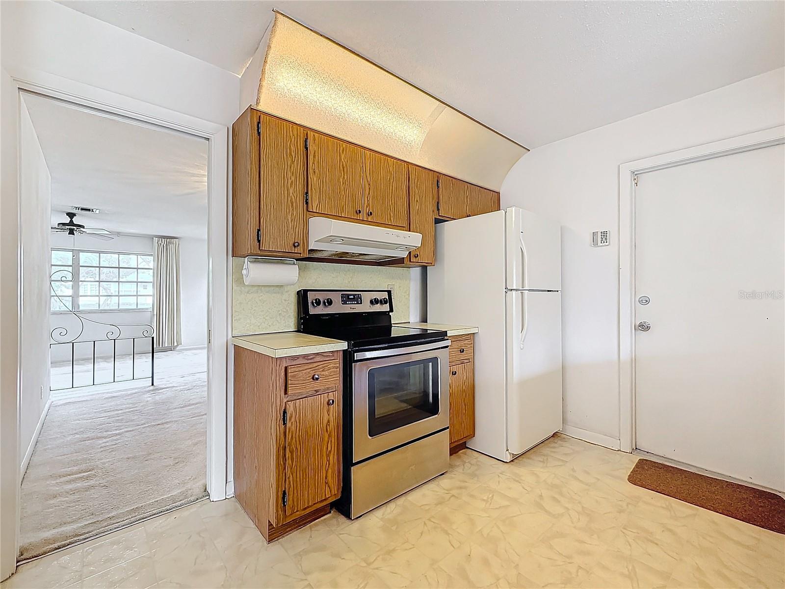 250 LAKE DR, COCONUT CREEK, FL, 33066