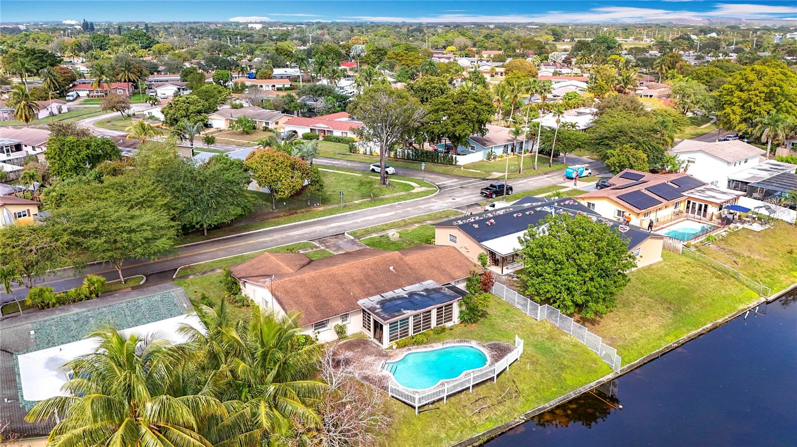 250 LAKE DR, COCONUT CREEK, FL, 33066