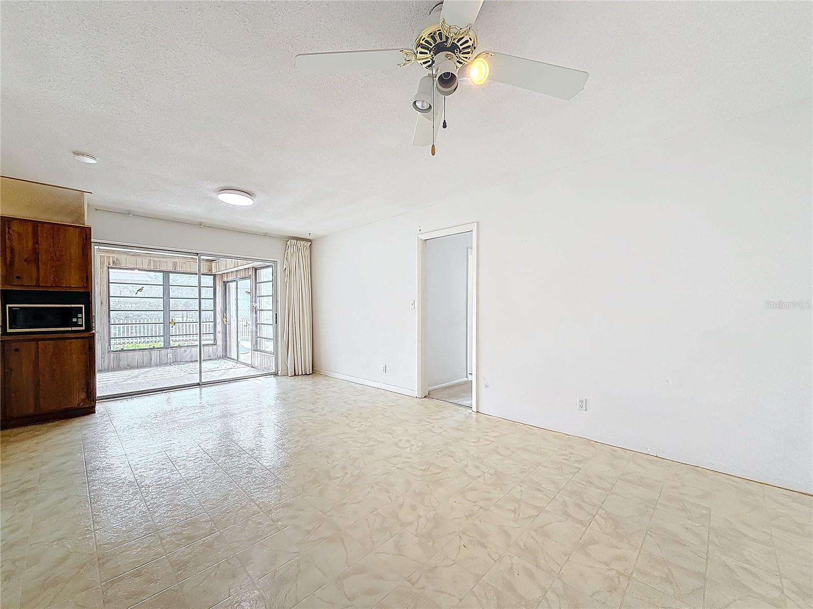 250 LAKE DR, COCONUT CREEK, FL, 33066