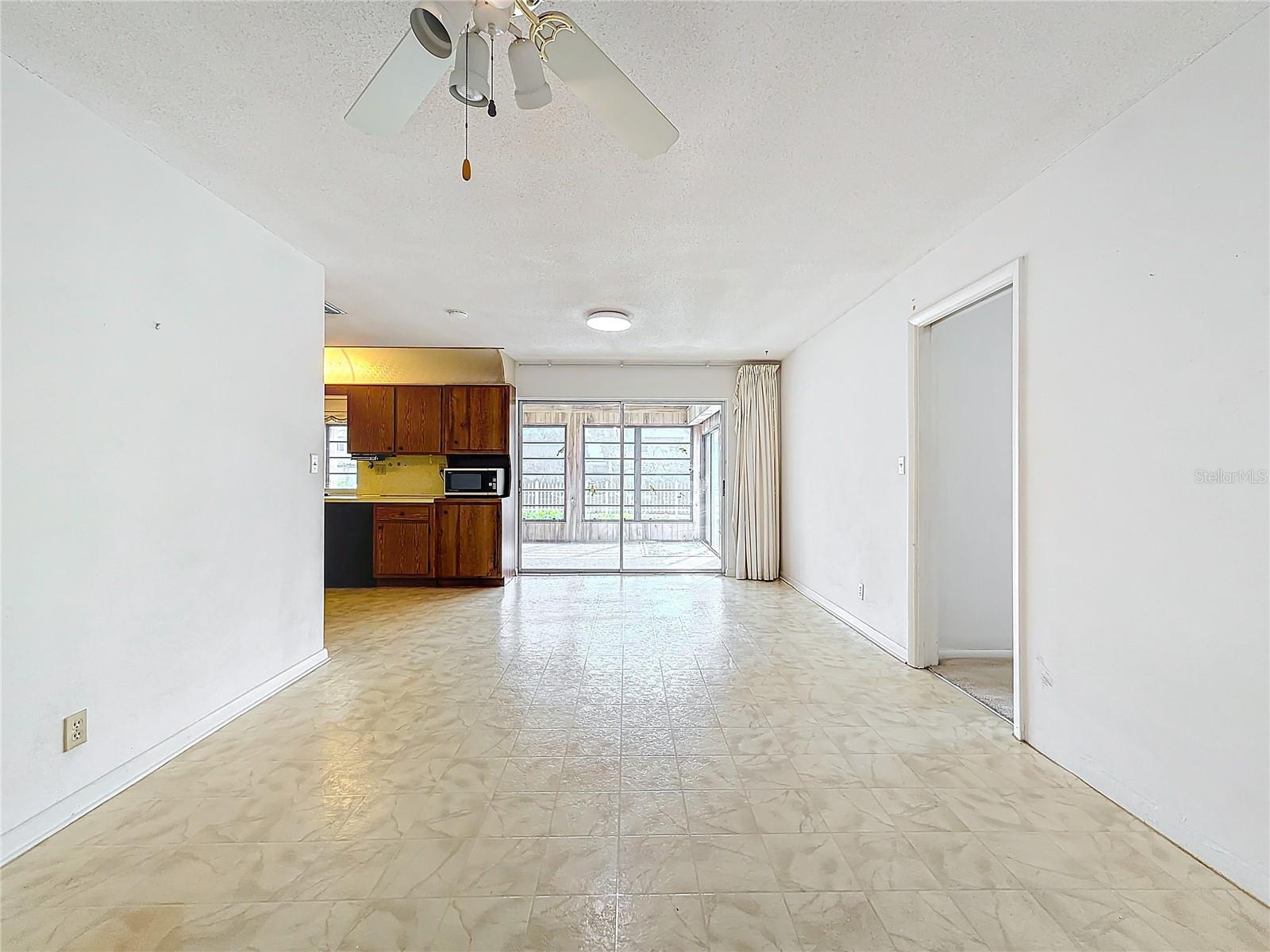 250 LAKE DR, COCONUT CREEK, FL, 33066