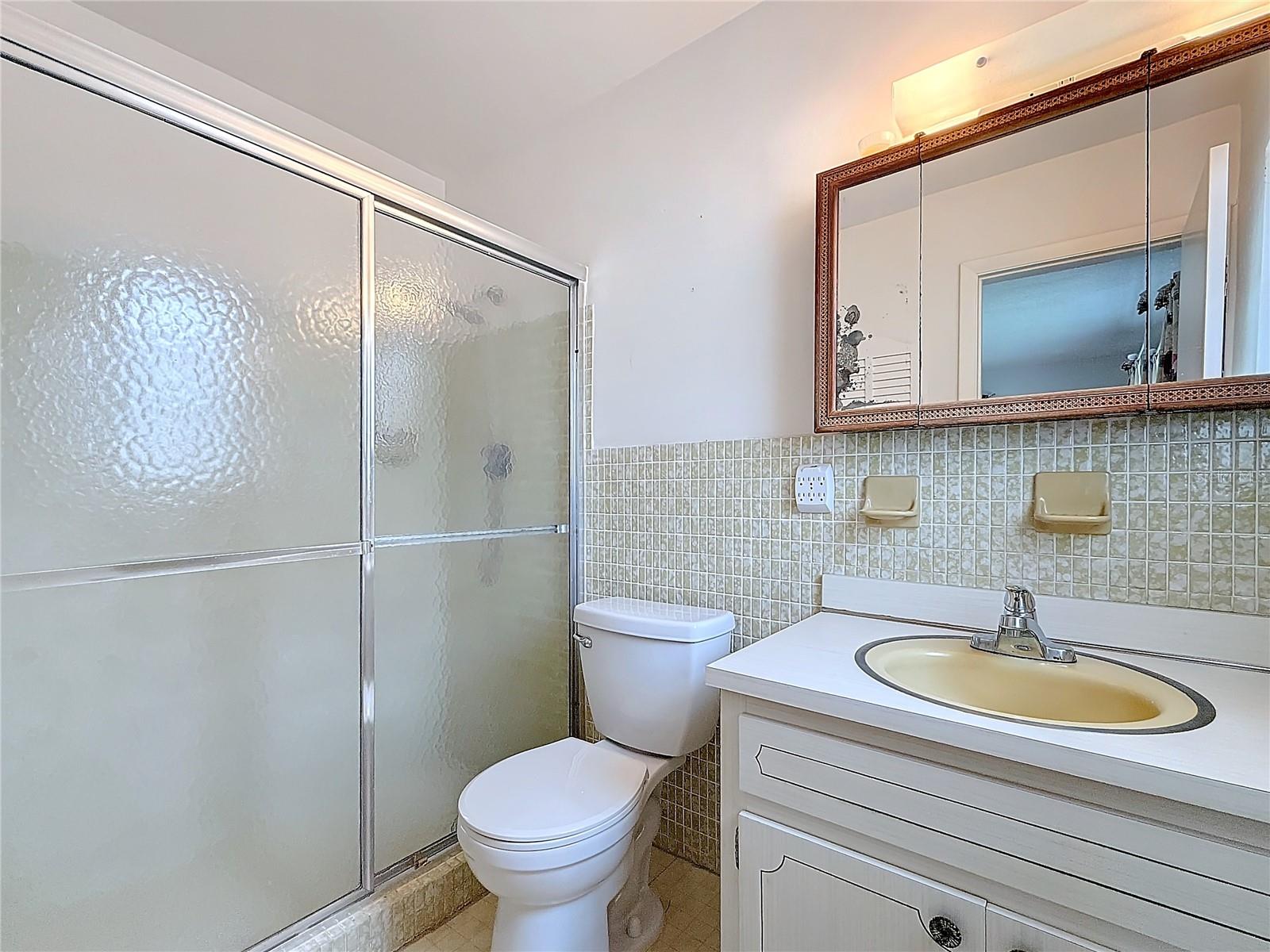 250 LAKE DR, COCONUT CREEK, FL, 33066