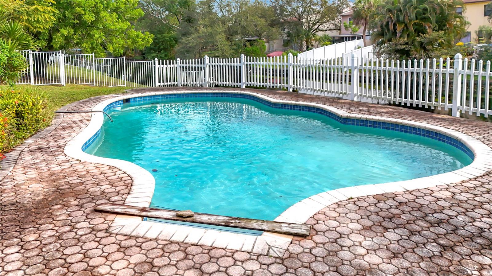 250 LAKE DR, COCONUT CREEK, FL, 33066