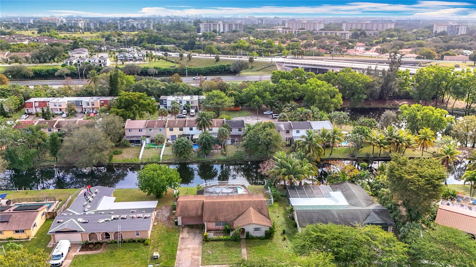 250 LAKE DR, COCONUT CREEK, FL, 33066