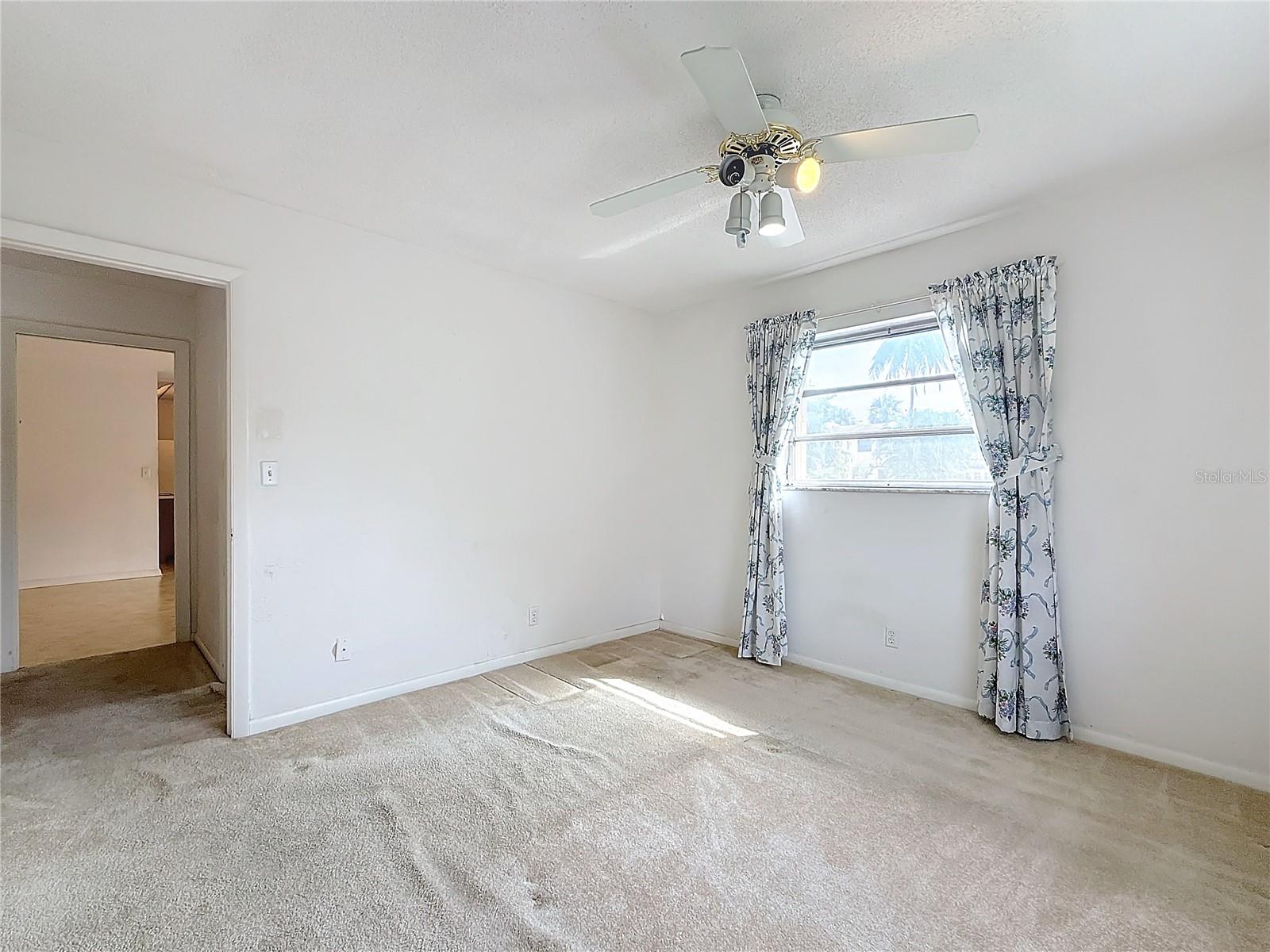 250 LAKE DR, COCONUT CREEK, FL, 33066