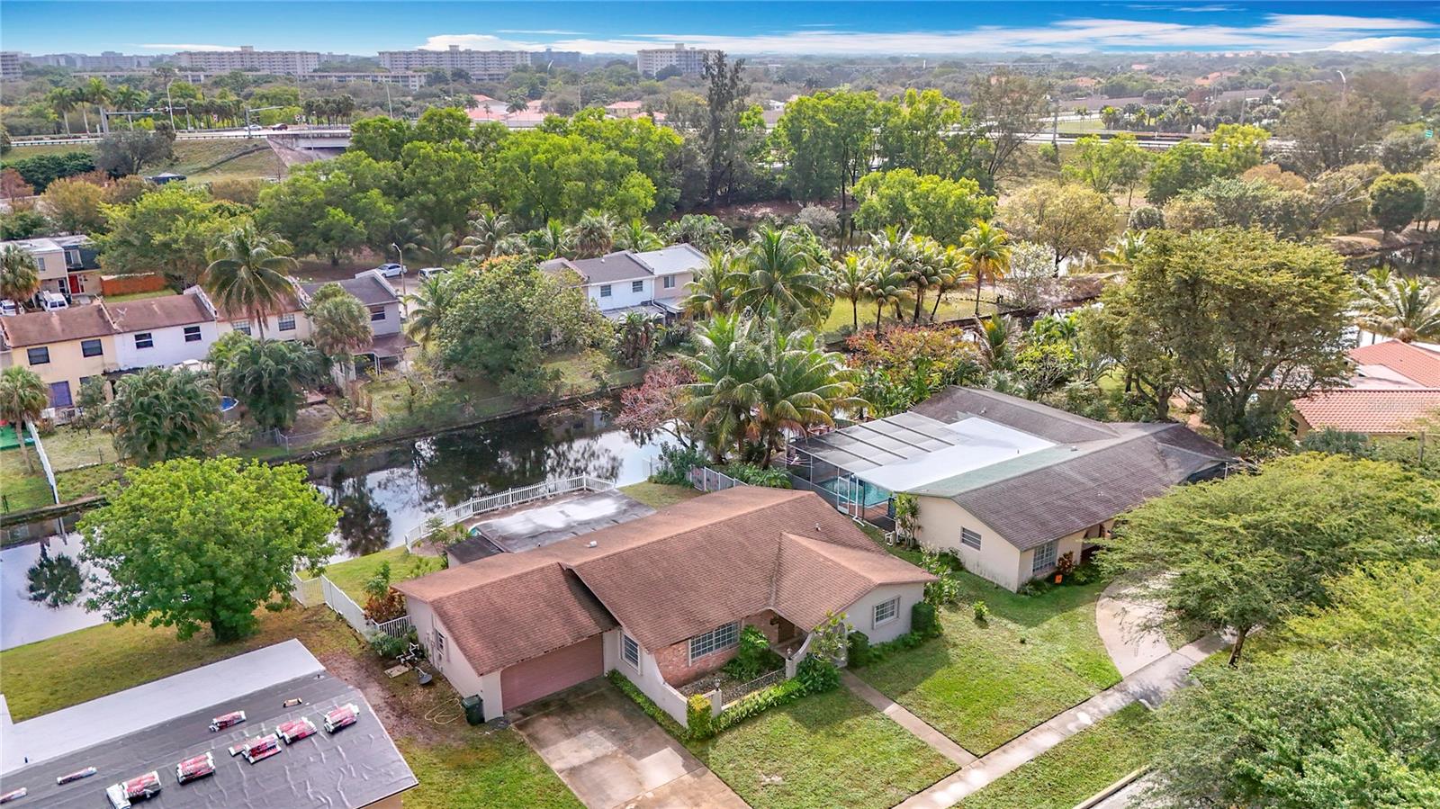 250 LAKE DR, COCONUT CREEK, FL, 33066