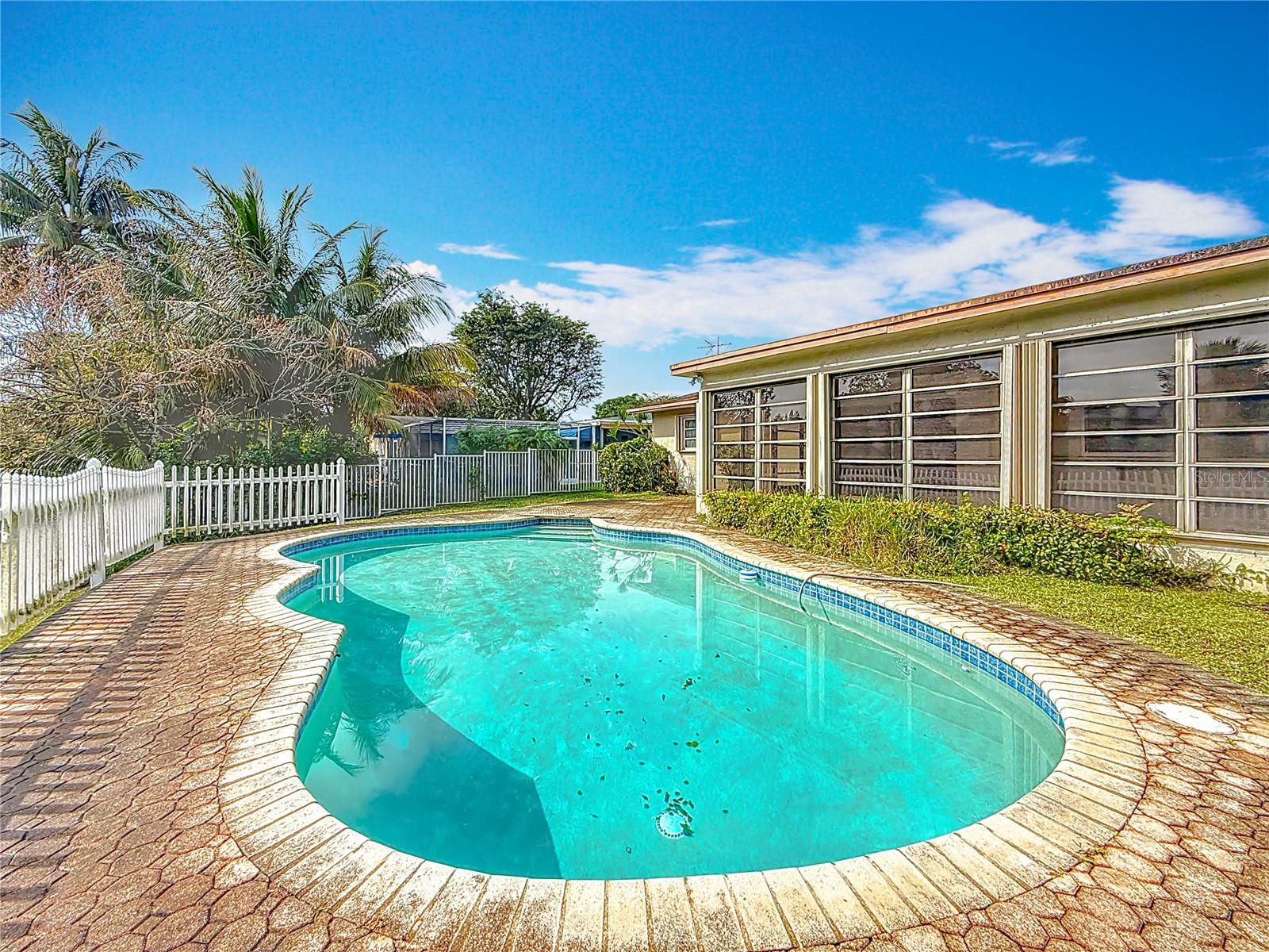 250 LAKE DR, COCONUT CREEK, FL, 33066