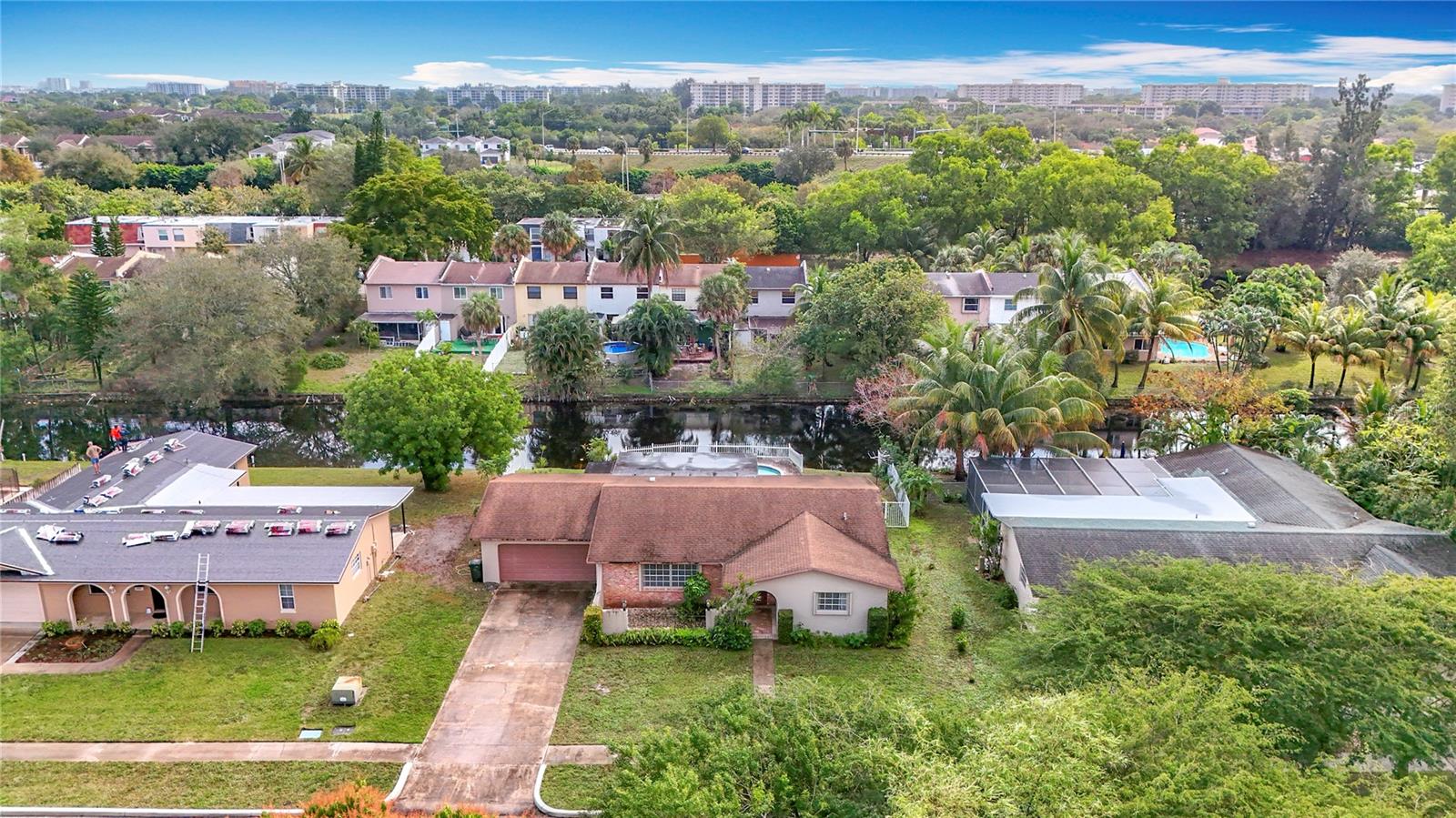 250 LAKE DR, COCONUT CREEK, FL, 33066