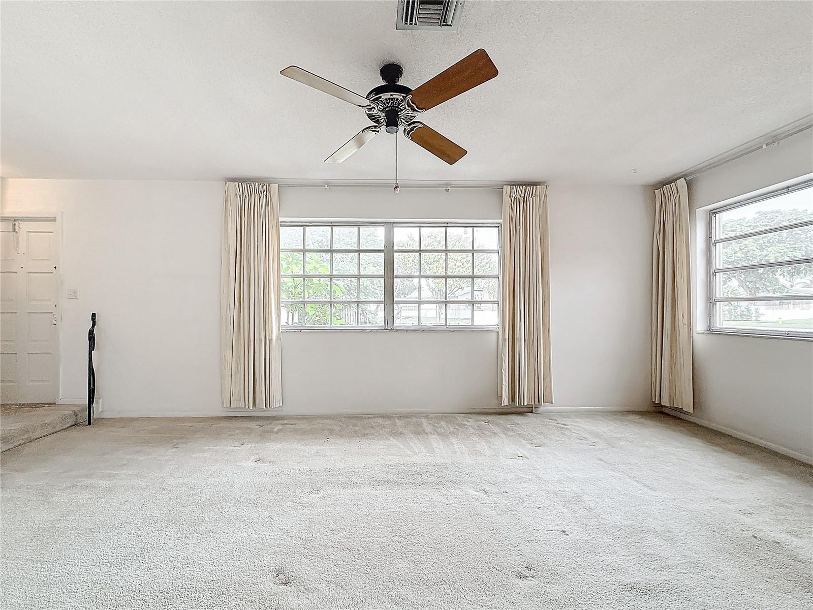 250 LAKE DR, COCONUT CREEK, FL, 33066