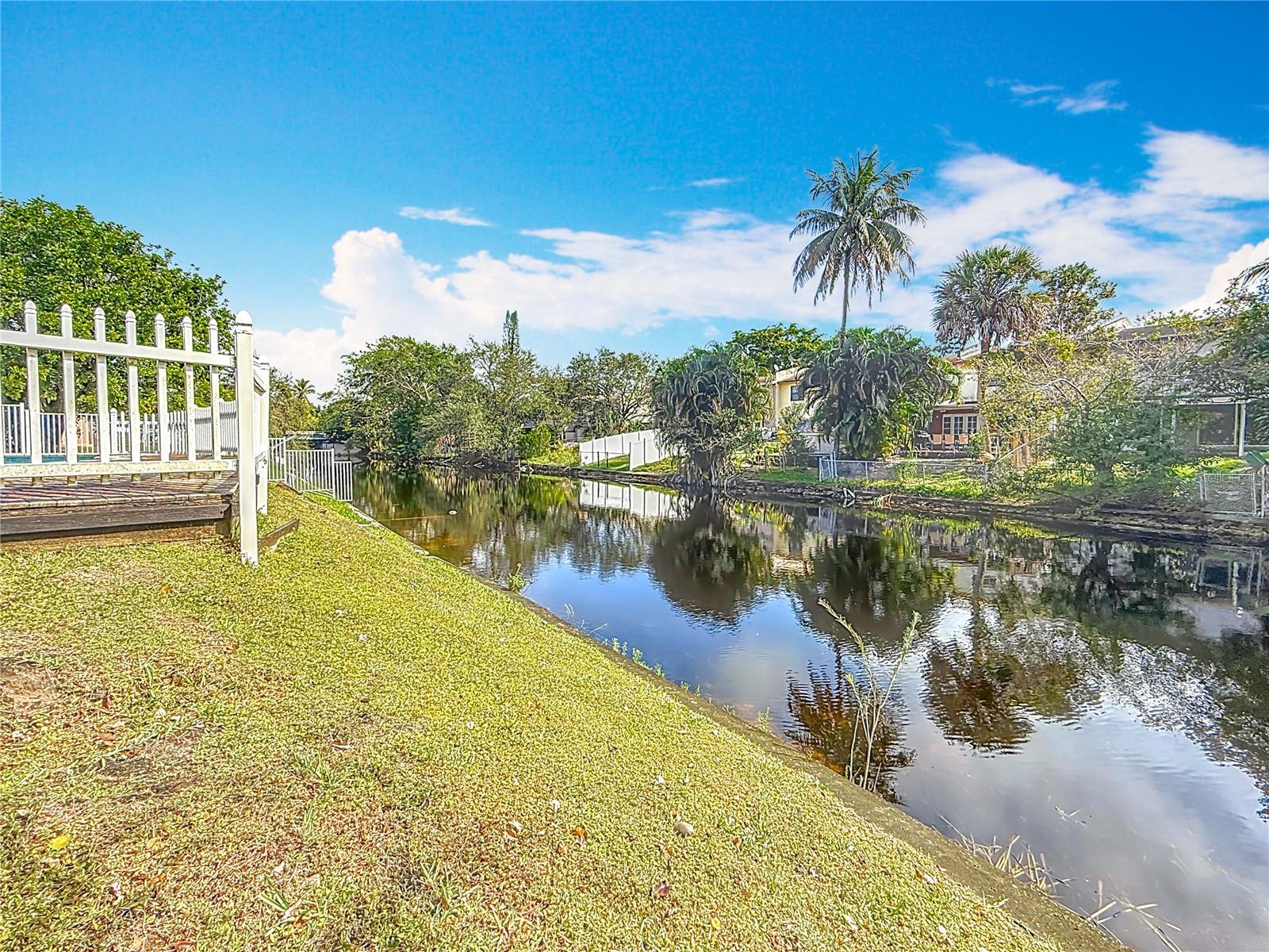 250 LAKE DR, COCONUT CREEK, FL, 33066