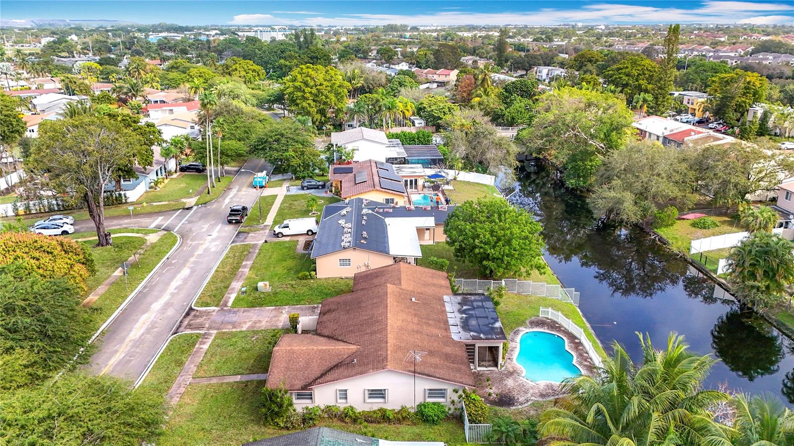 250 LAKE DR, COCONUT CREEK, FL, 33066