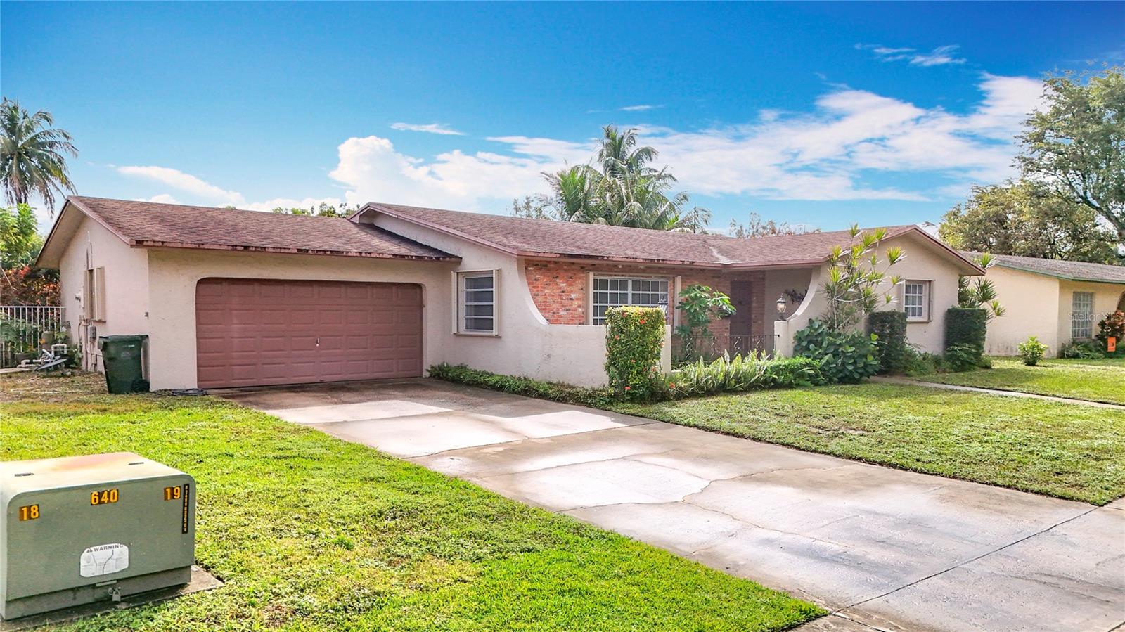 250 LAKE DR, COCONUT CREEK, FL, 33066
