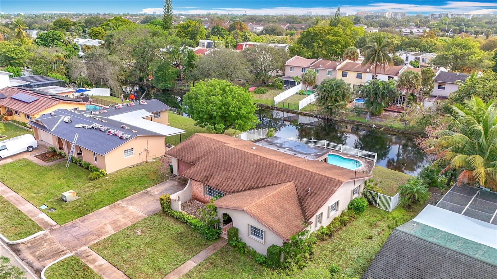 250 LAKE DR, COCONUT CREEK, FL, 33066