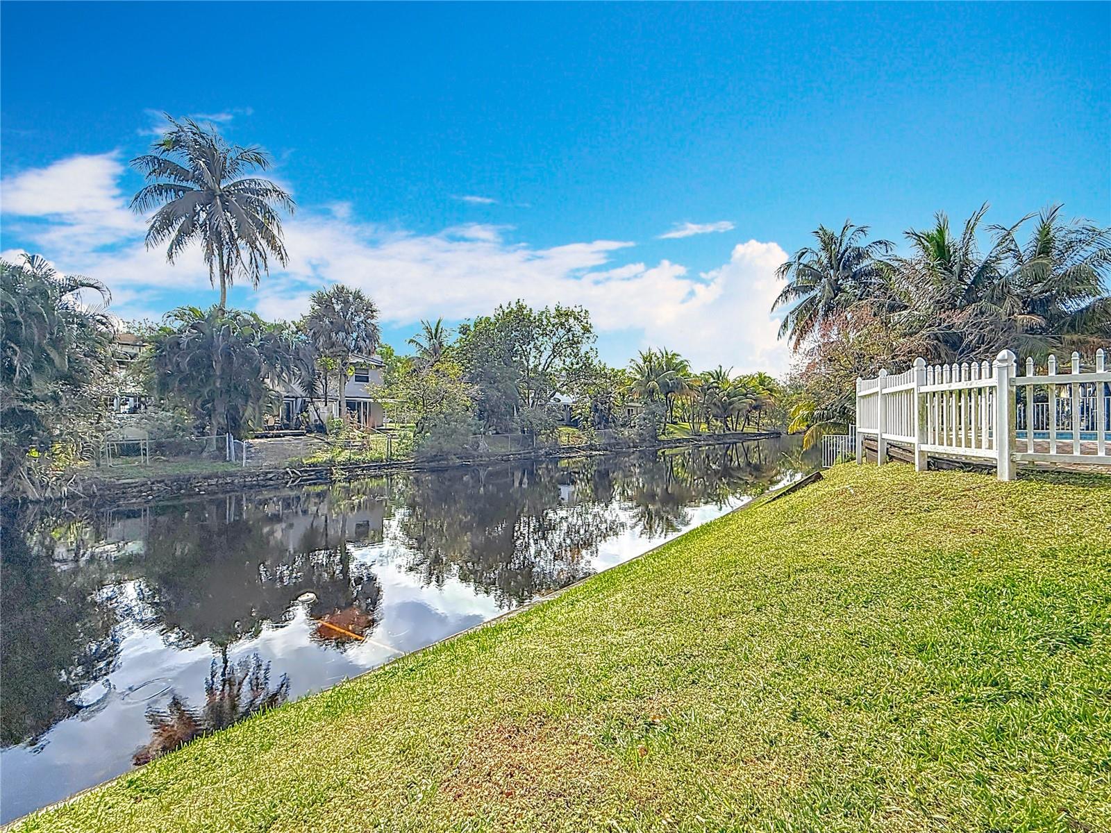 250 LAKE DR, COCONUT CREEK, FL, 33066
