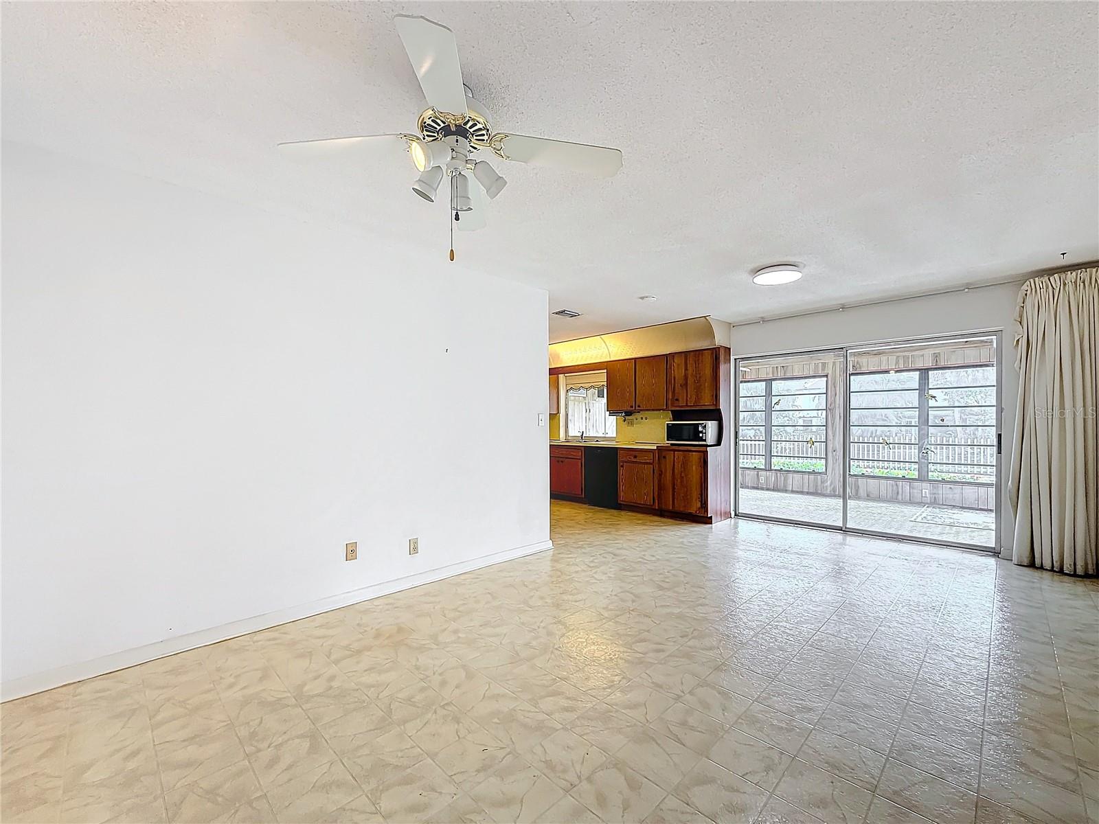 250 LAKE DR, COCONUT CREEK, FL, 33066