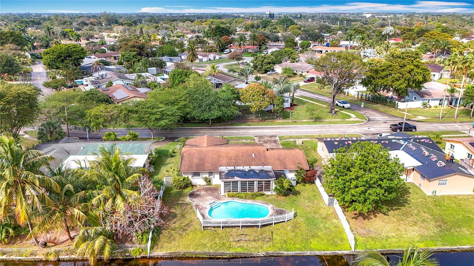 250 LAKE DR, COCONUT CREEK, FL, 33066