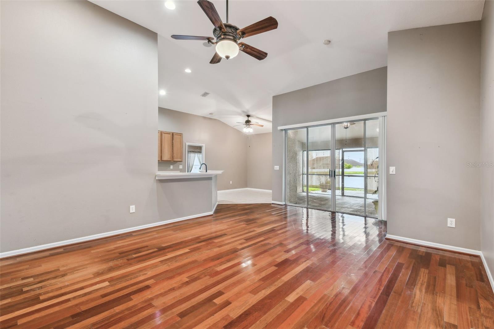6944 RUNNER OAK DR, WESLEY CHAPEL, FL, 33545