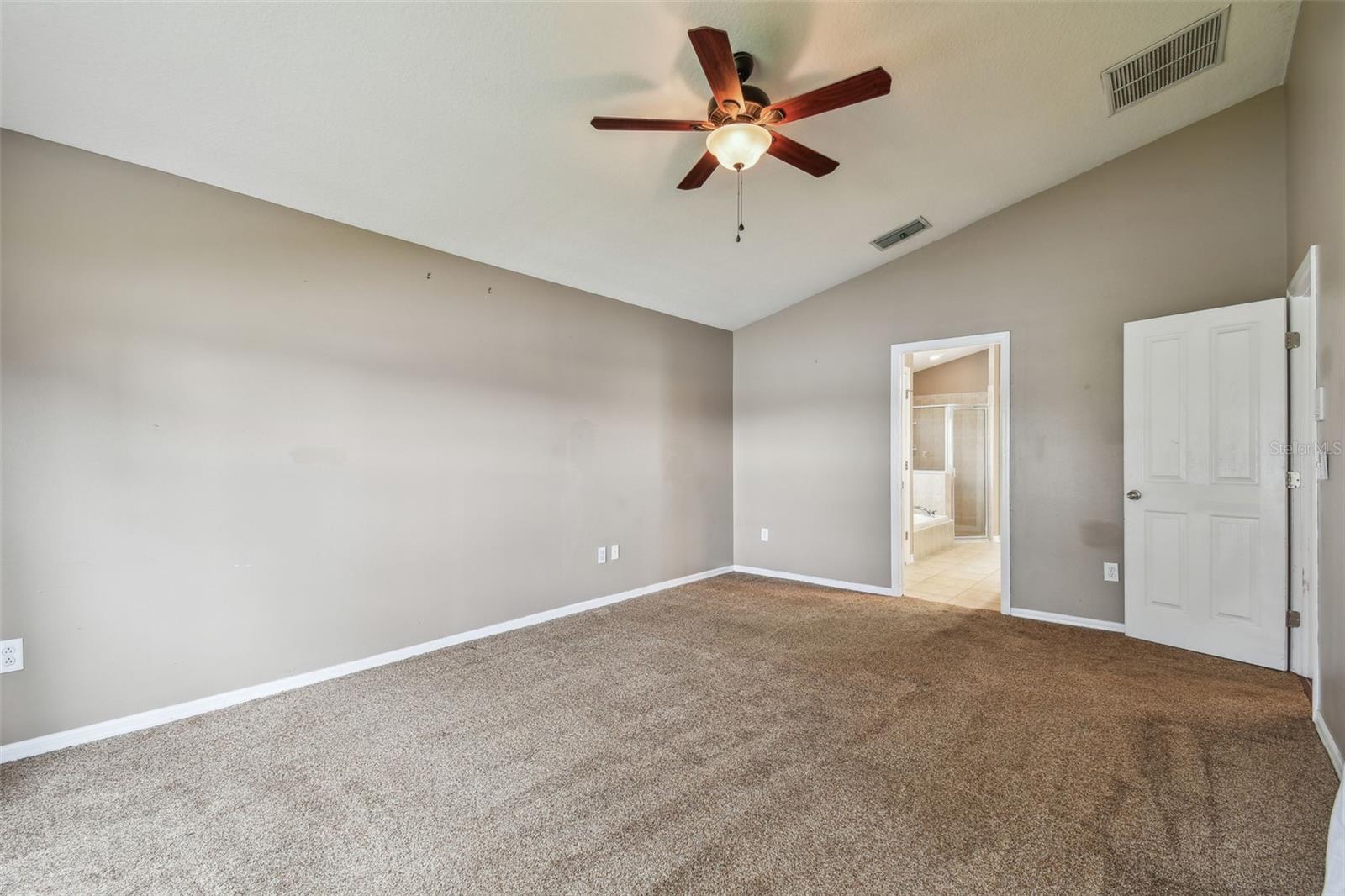 6944 RUNNER OAK DR, WESLEY CHAPEL, FL, 33545