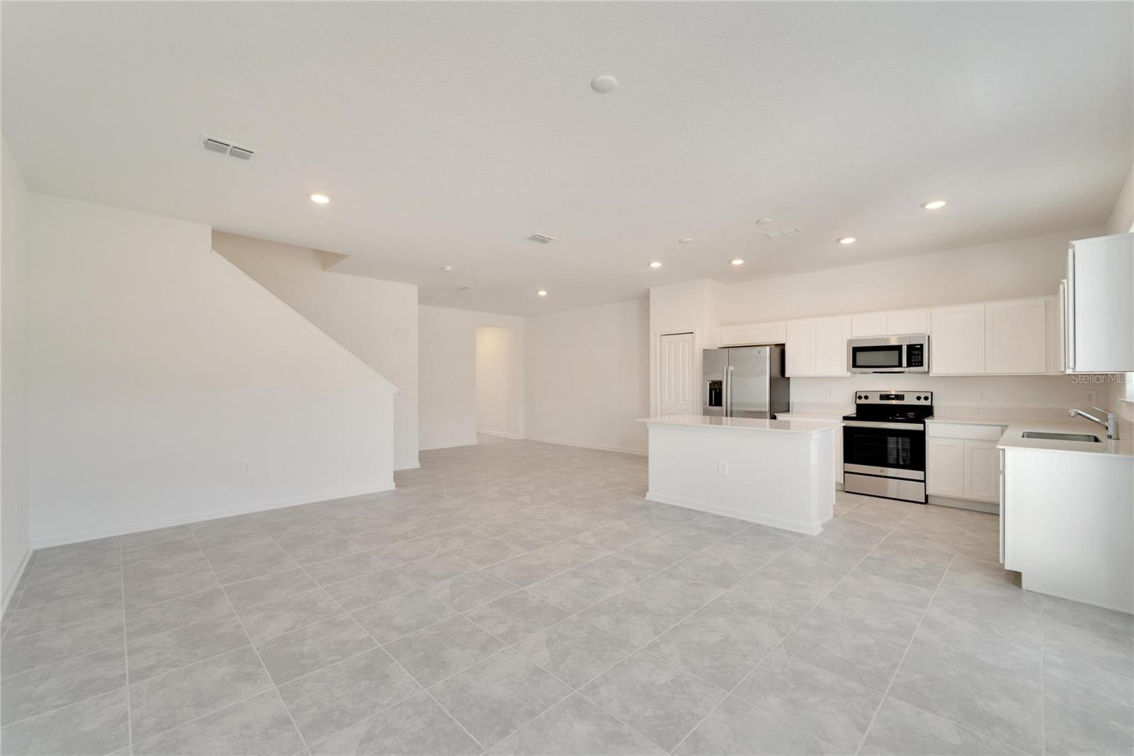 9038 MULLIGAN ISLAND LN, DAVENPORT, FL, 33896