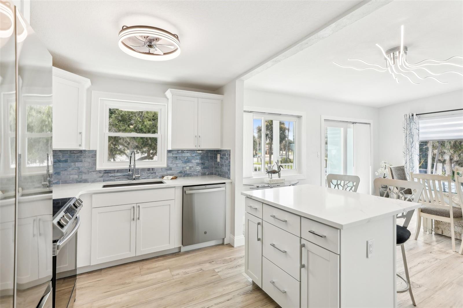 447 SEAVIEW AVE, DAYTONA BEACH, FL, 32118