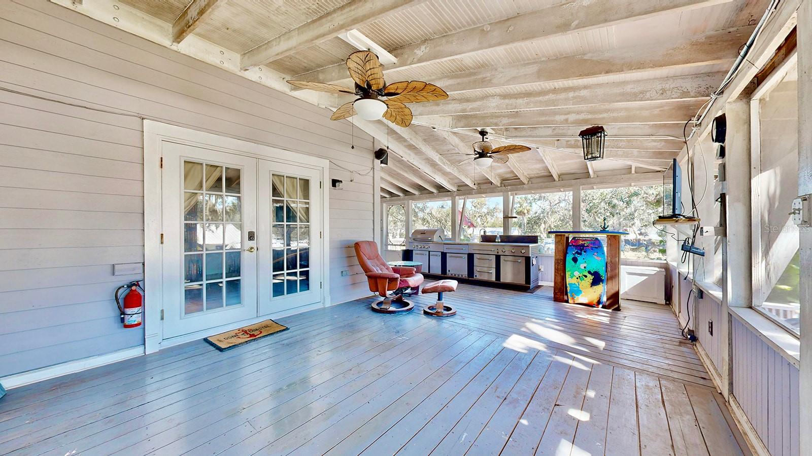 9934 PENINSULAR DR, GIBSONTON, FL, 33534