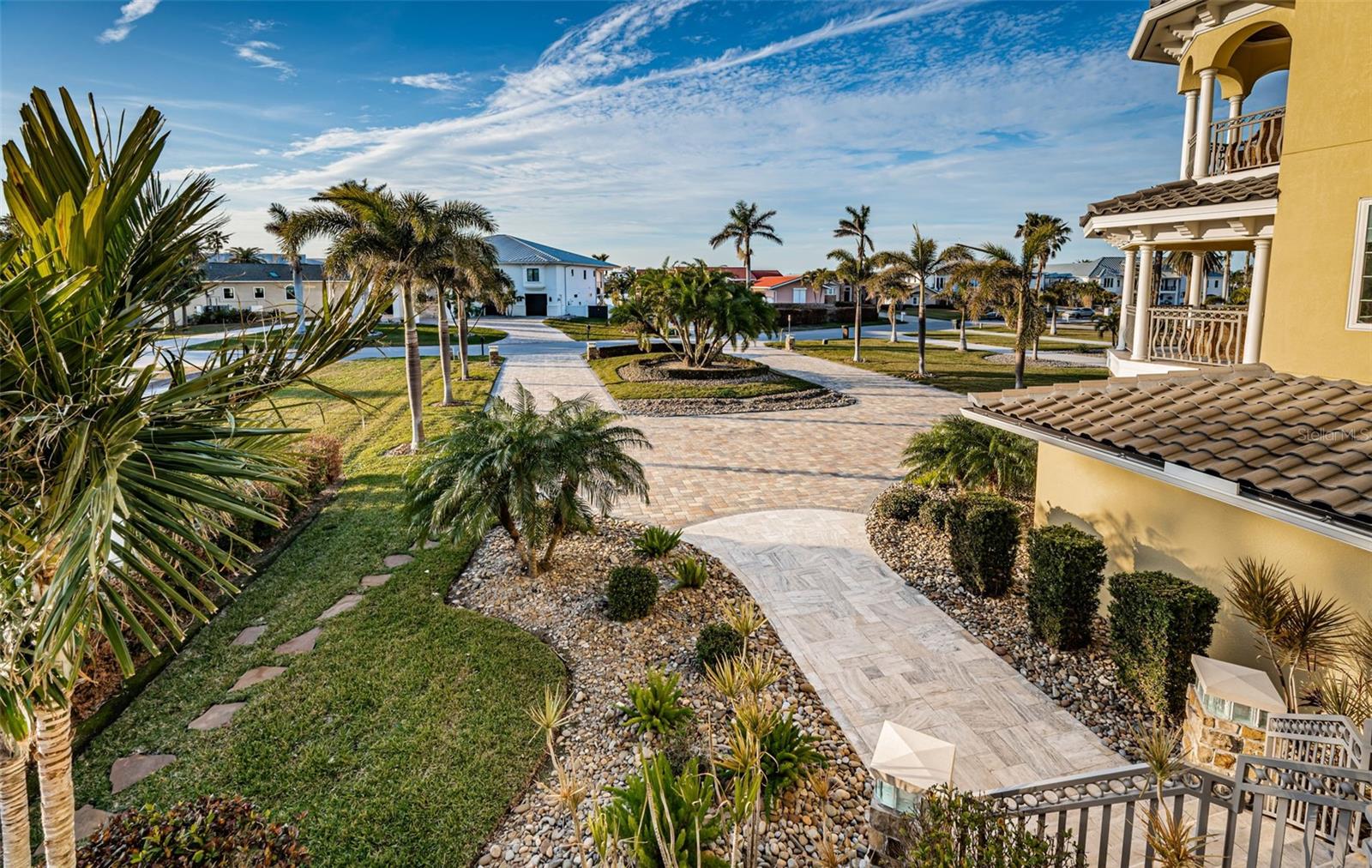 335 BATH CLUB BLVD S, NORTH REDINGTON BEACH, FL, 33708