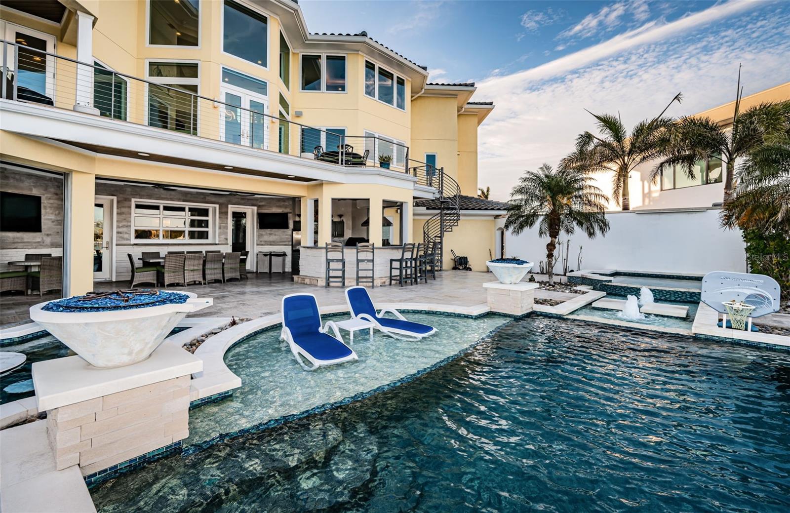 335 BATH CLUB BLVD S, NORTH REDINGTON BEACH, FL, 33708