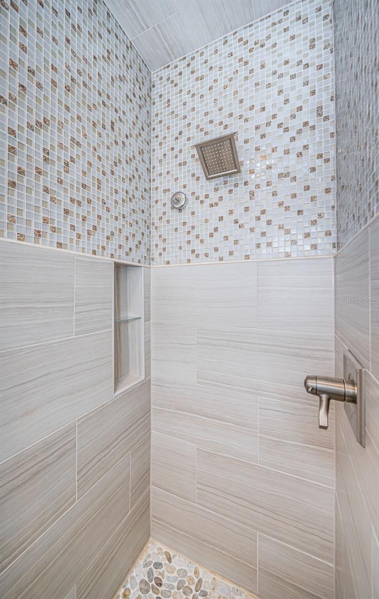 335 BATH CLUB BLVD S, NORTH REDINGTON BEACH, FL, 33708