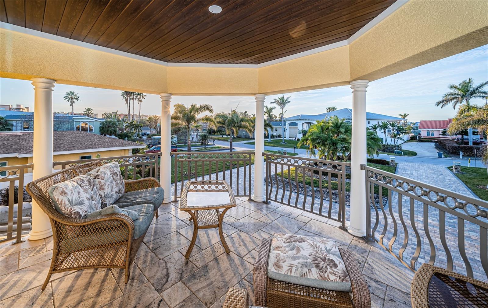 335 BATH CLUB BLVD S, NORTH REDINGTON BEACH, FL, 33708
