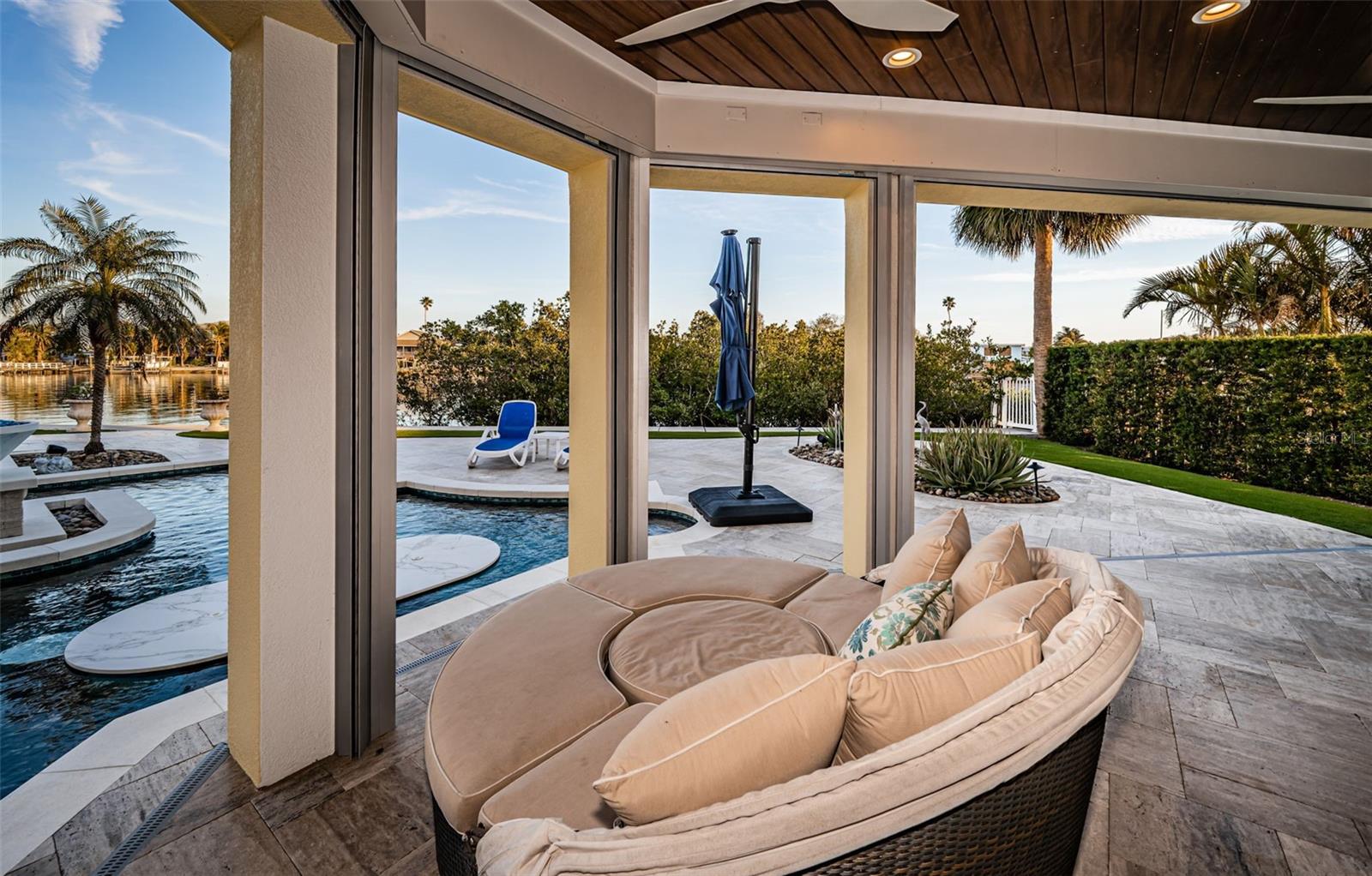335 BATH CLUB BLVD S, NORTH REDINGTON BEACH, FL, 33708