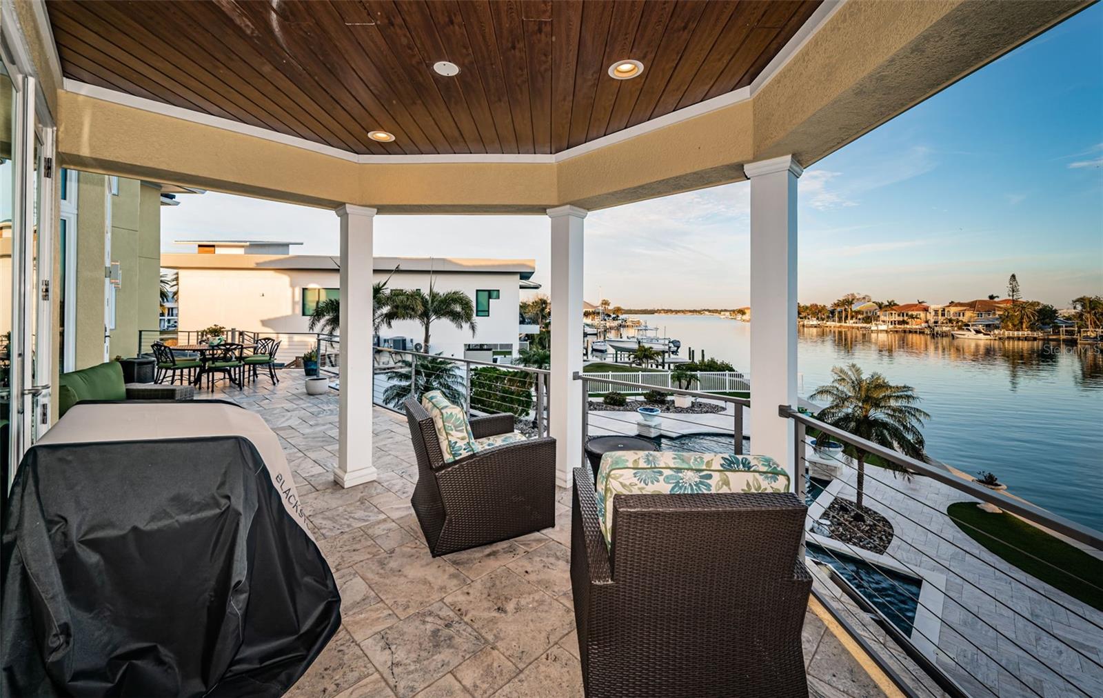 335 BATH CLUB BLVD S, NORTH REDINGTON BEACH, FL, 33708