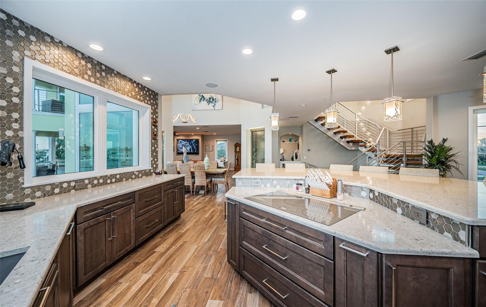335 BATH CLUB BLVD S, NORTH REDINGTON BEACH, FL, 33708