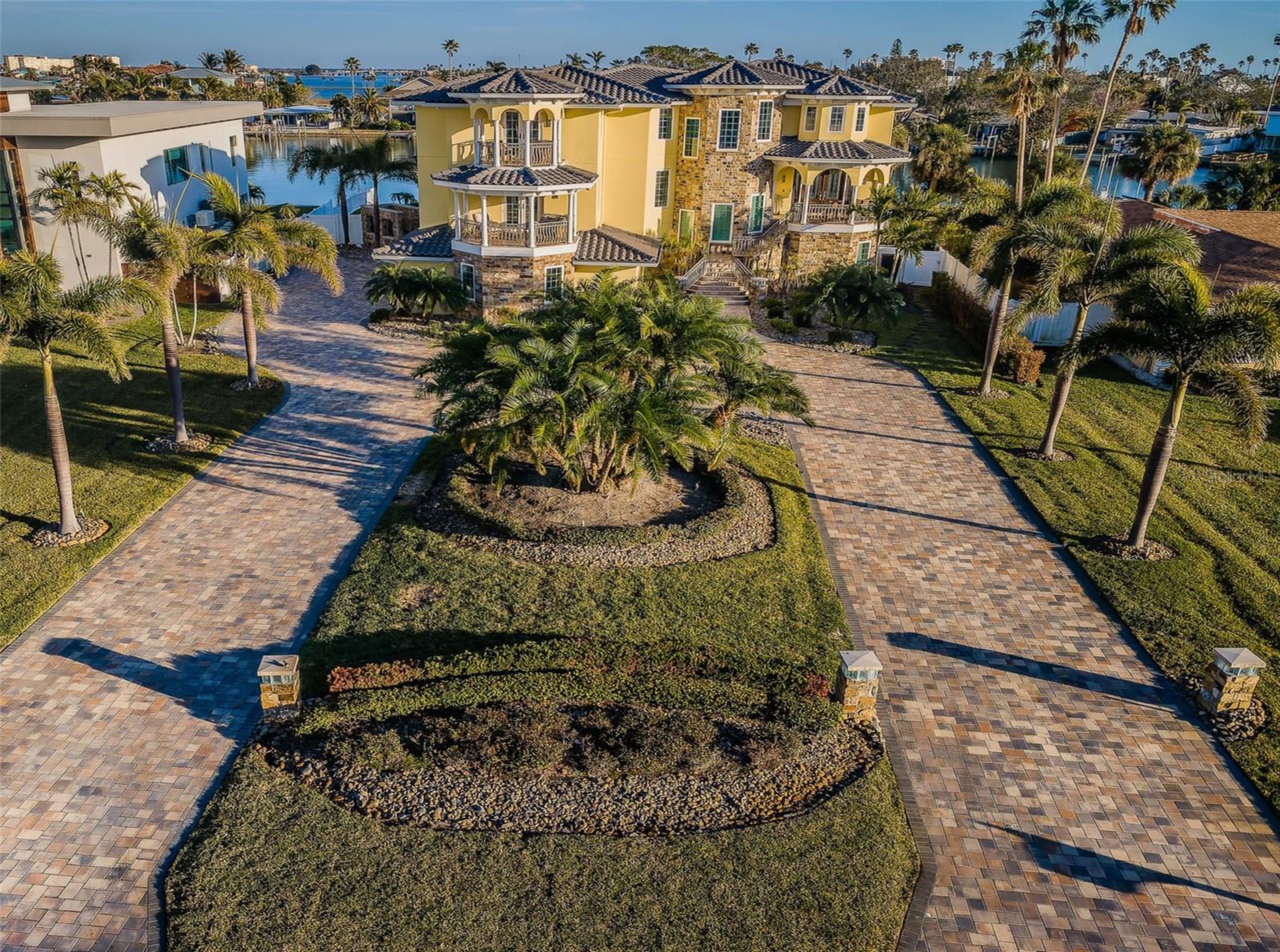 335 BATH CLUB BLVD S, NORTH REDINGTON BEACH, FL, 33708