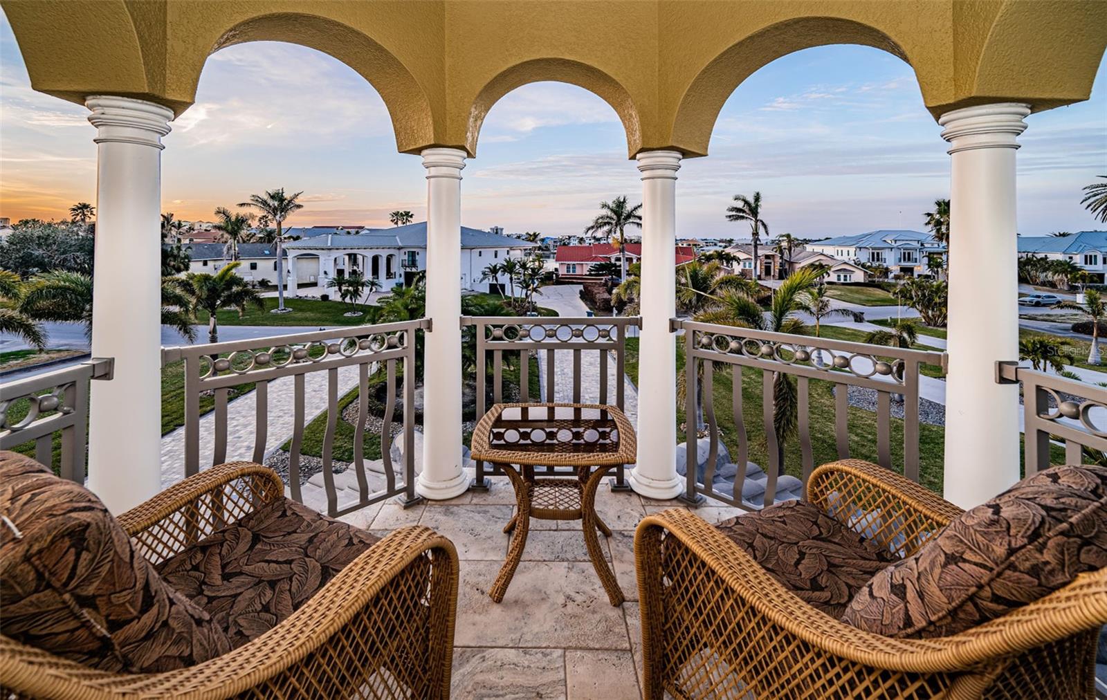 335 BATH CLUB BLVD S, NORTH REDINGTON BEACH, FL, 33708