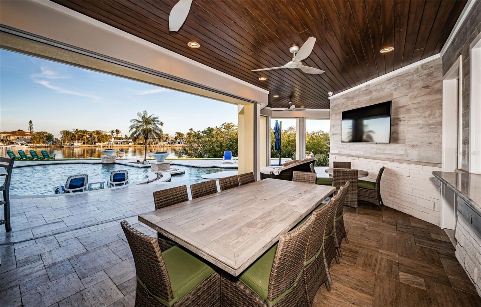 335 BATH CLUB BLVD S, NORTH REDINGTON BEACH, FL, 33708