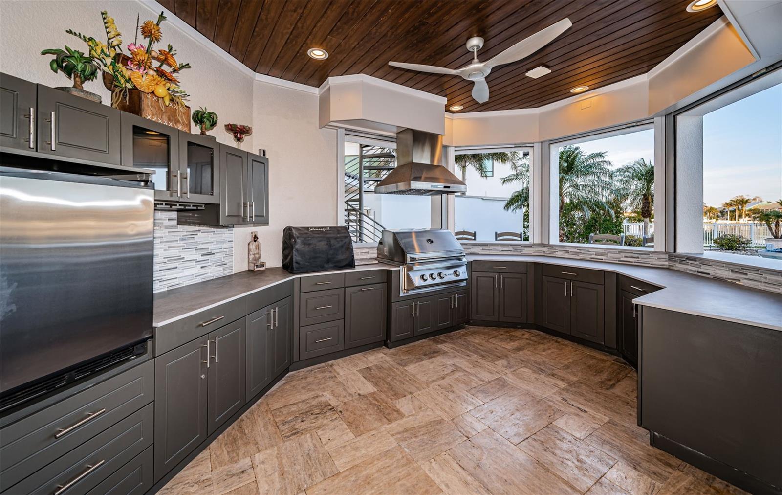 335 BATH CLUB BLVD S, NORTH REDINGTON BEACH, FL, 33708