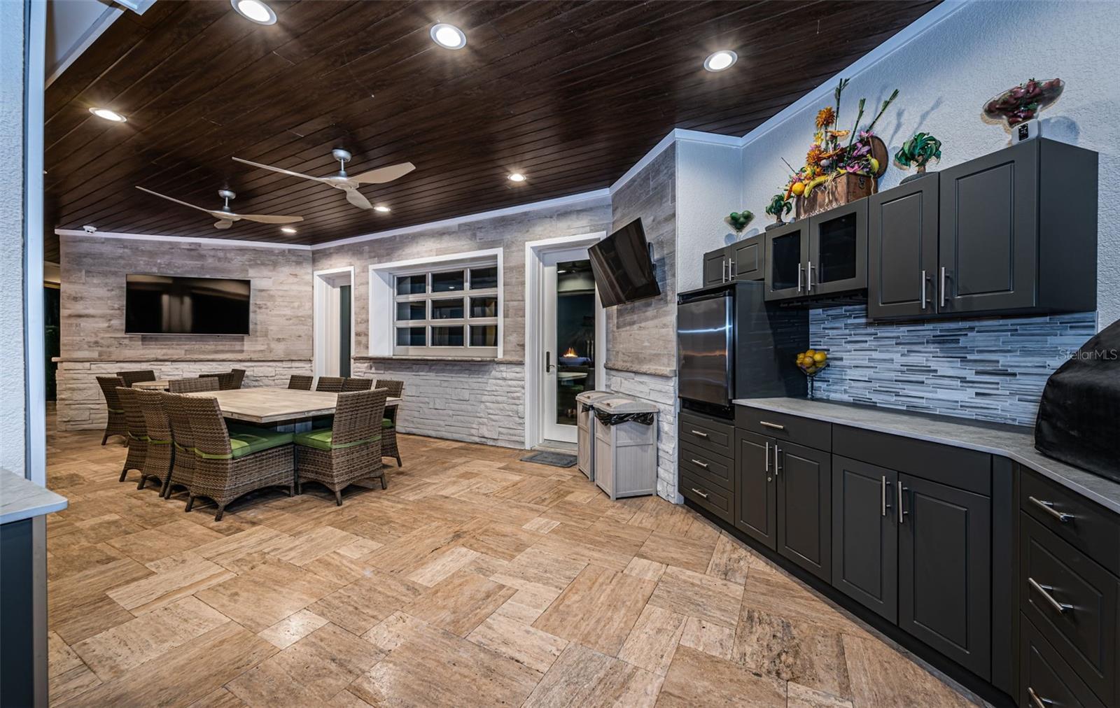 335 BATH CLUB BLVD S, NORTH REDINGTON BEACH, FL, 33708
